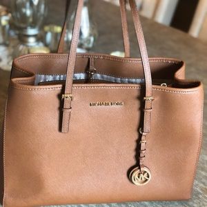 Like new Michael Kors purse and matching wallet!!